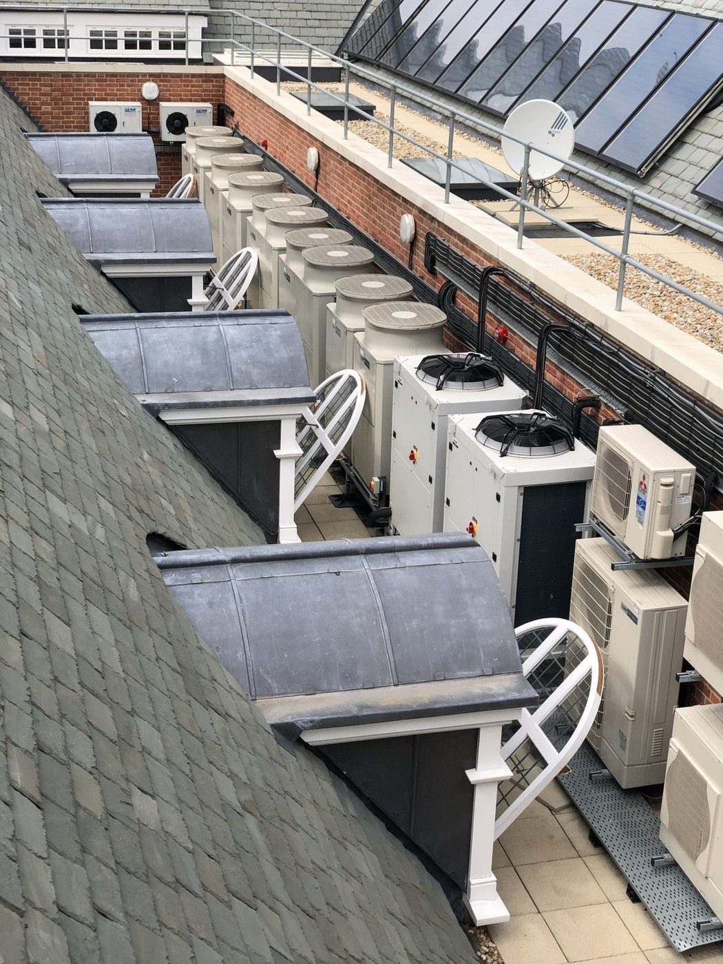 Multi-unit Daikin split array on a Kent period building